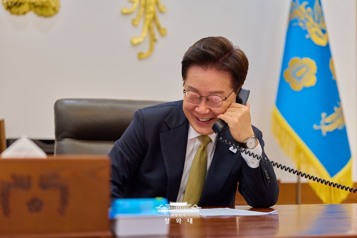 이재명 대통령 한-멕시코 정상 통화 모습과 경제 협력 논의 장면