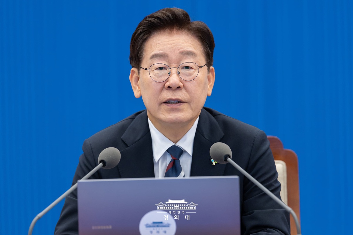 이재명 대통령이 청와대에서 국정 현안과 관련해 발언하고 있다.