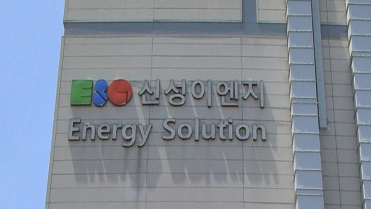 신성이엔지의 클린룸 설비 공정을 통해 생산되는 차세대 AI 반도체 웨이퍼와 유리 기판