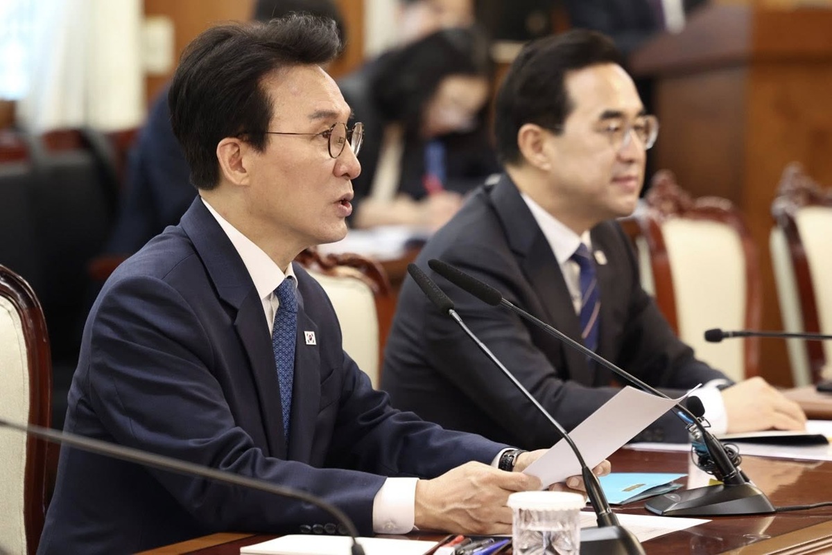 국무회의에서 발언 중인 김민석 국무총리 모습