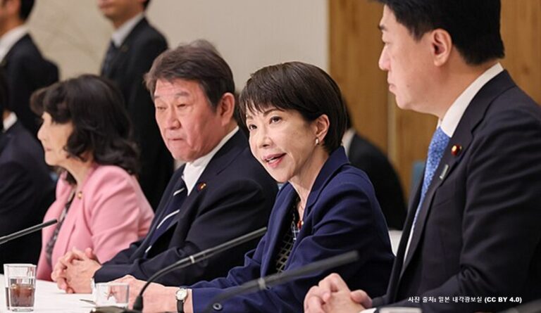 Sanae_Takaichi_at_the_Government-led_Liaison_Council_01