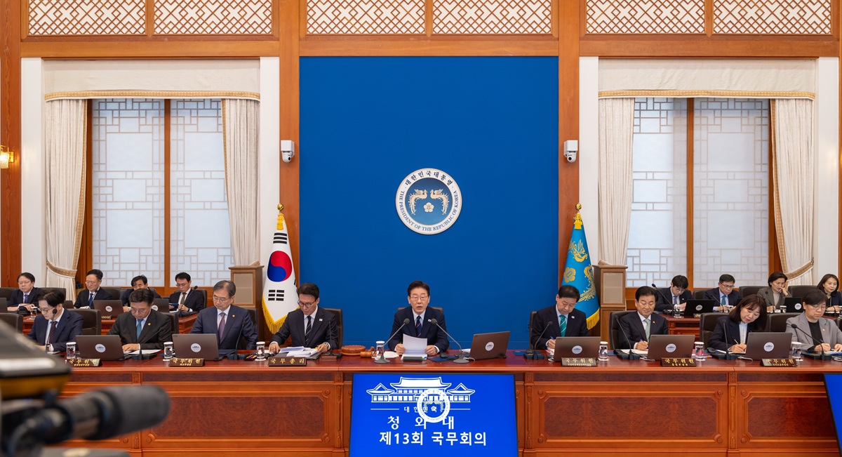 이재명 대통령이 청와대 국무회의에서 발언하고 있는 모습