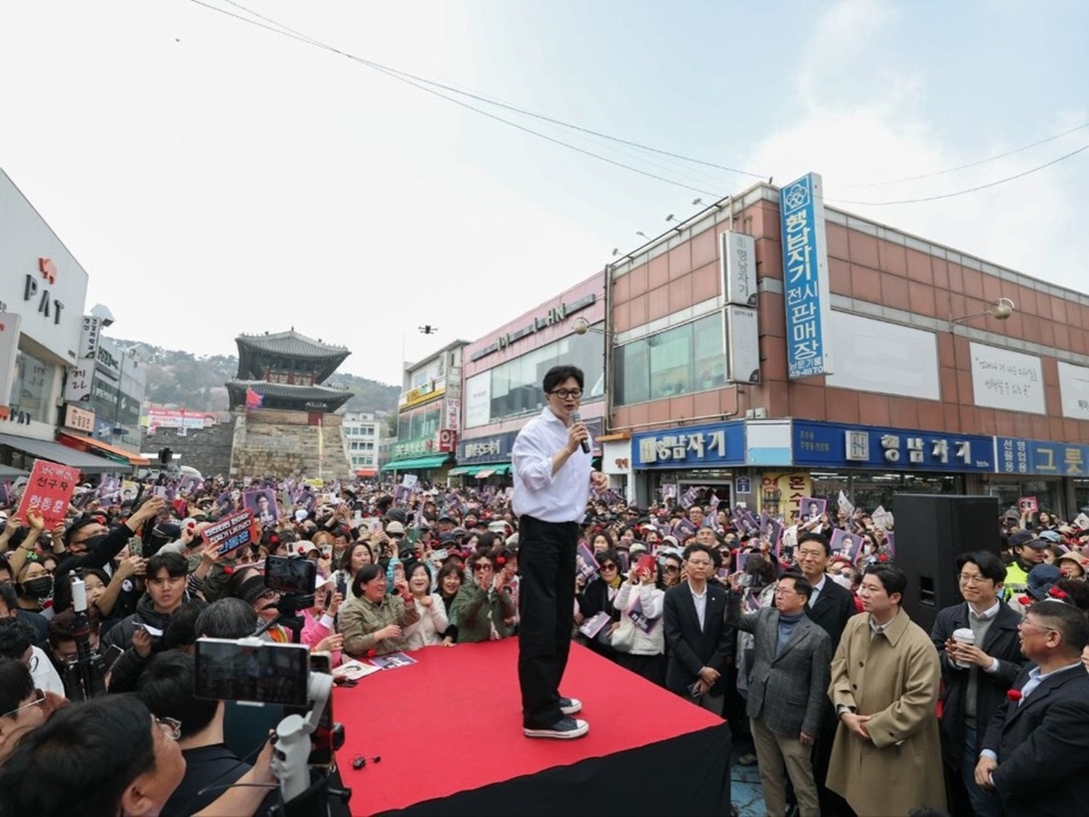 부산 구포시장 방문해 연설 중인 한동훈